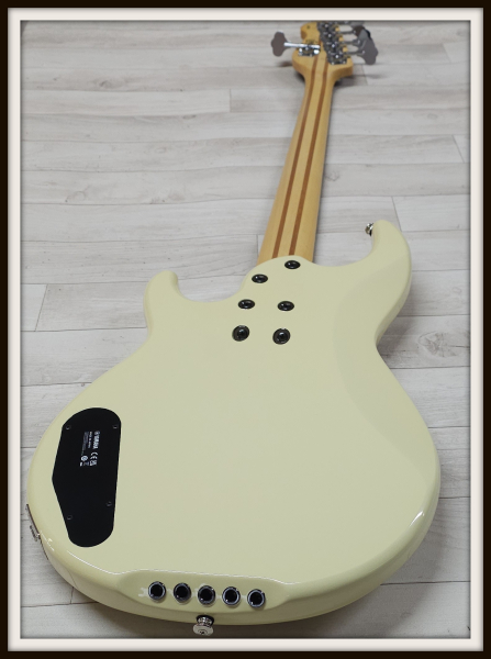 Yamaha Pro Series BBP35, Vintage White II